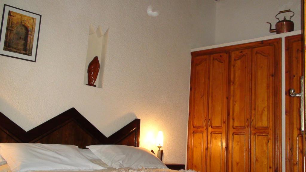 Riad Arambys Szavíra Szoba fotó